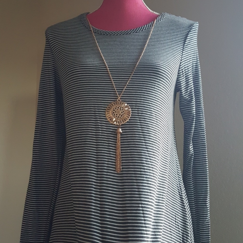 Striped cotton tunic top with decorative necklace